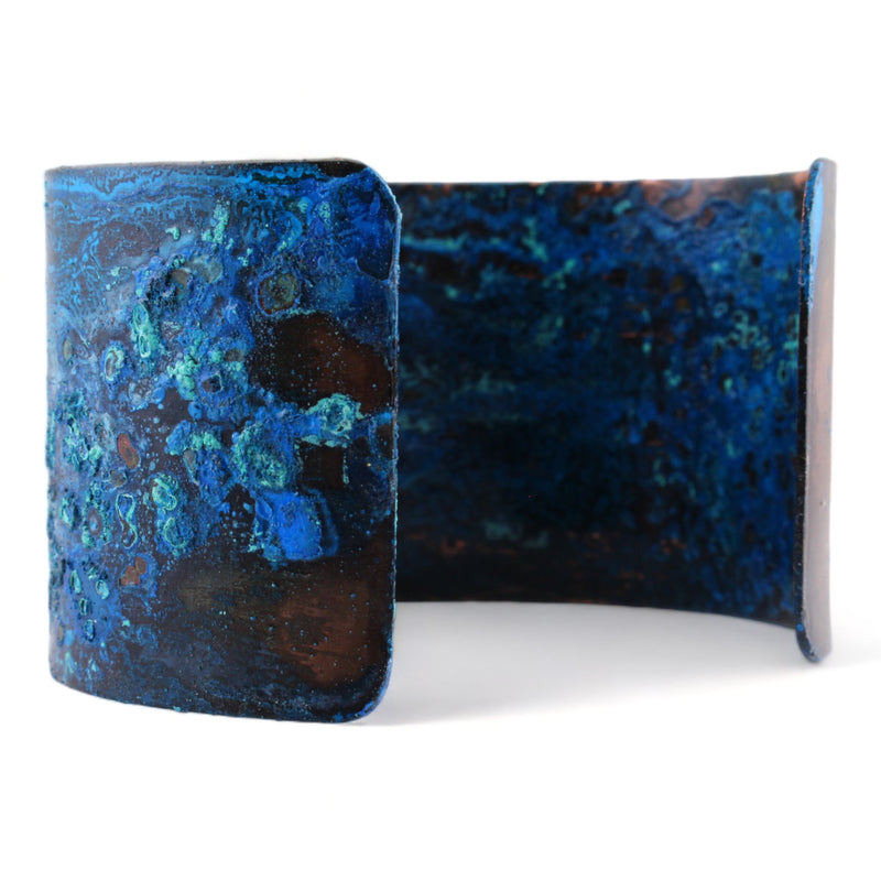 Side view of Brusque Blues Sea Cuff