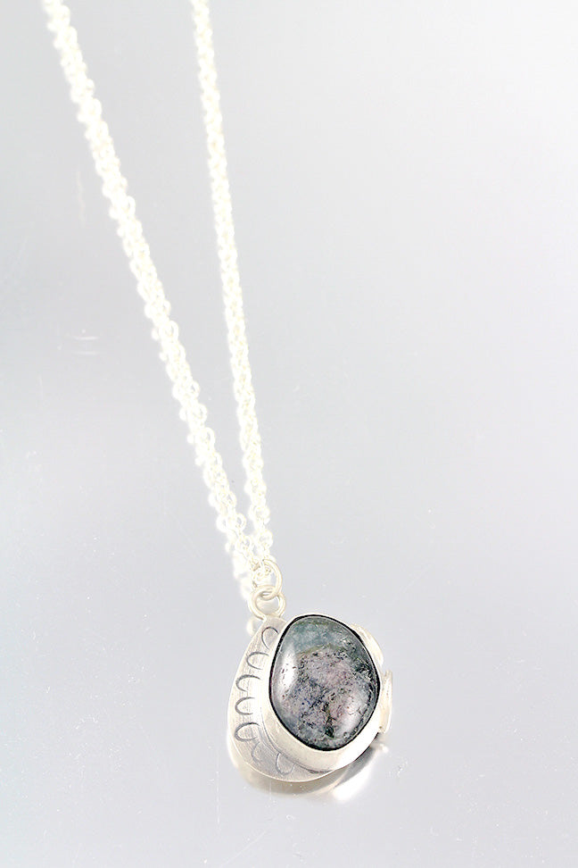 Jasper Necklace with Decorative Setting